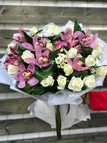 Букет цветов из: Розы и Хризантемы в Николо-Урюпино
