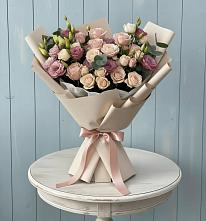 Букет цветов из:  Розы и Лизиантусы в Николо-Урюпино