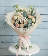 Букет цветов из:  Розы и Лизиантусы в Николо-Урюпино