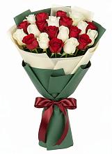Букет Микс из красных и белых роз в Николо-Урюпино