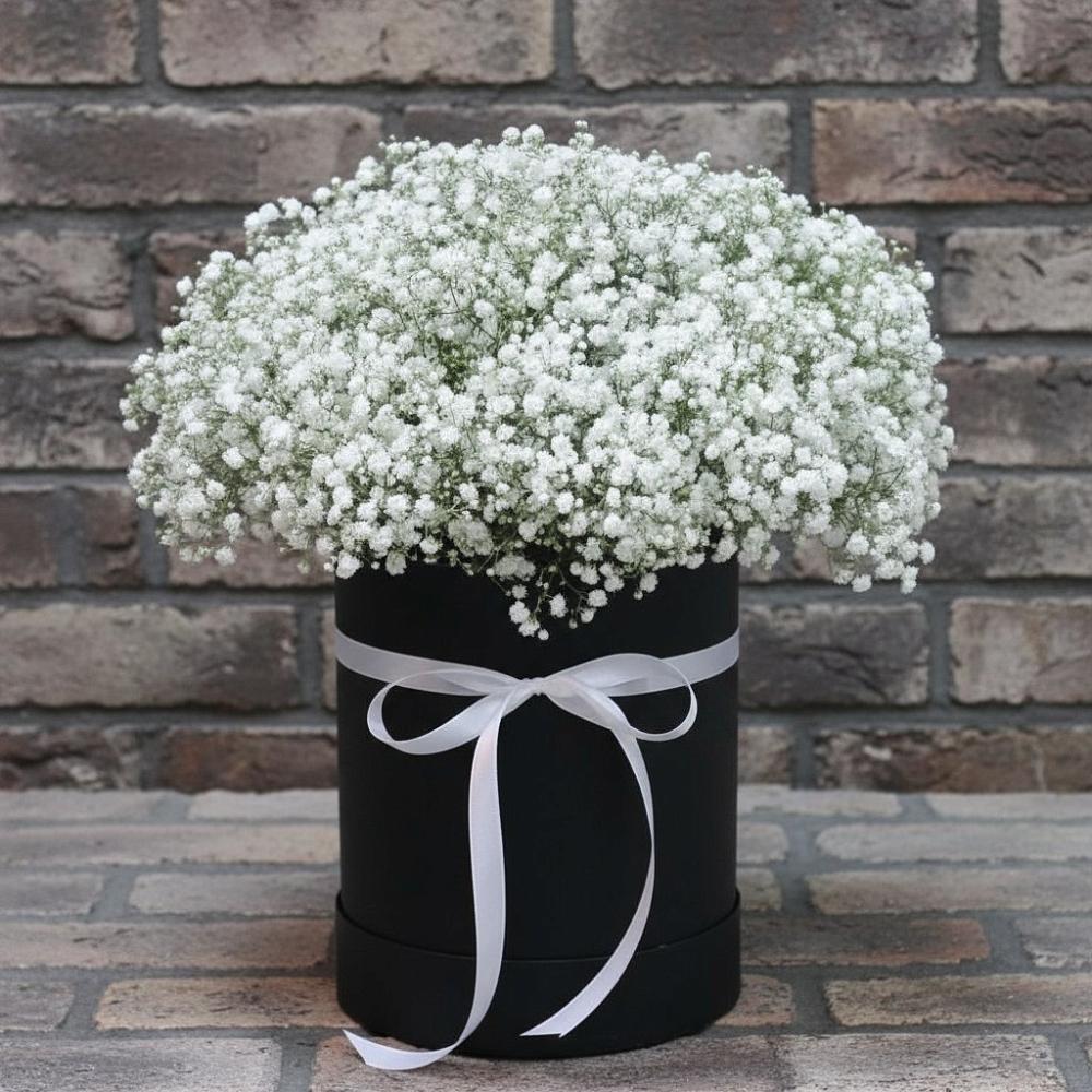 Цветочная композиция из Гипсофила в шляпной коробке в Николо-Урюпино