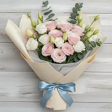 Букет цветов из:  Лизиантусы в Николо-Урюпино