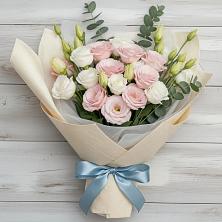 Букет цветов из:  Лизиантусы в Николо-Урюпино