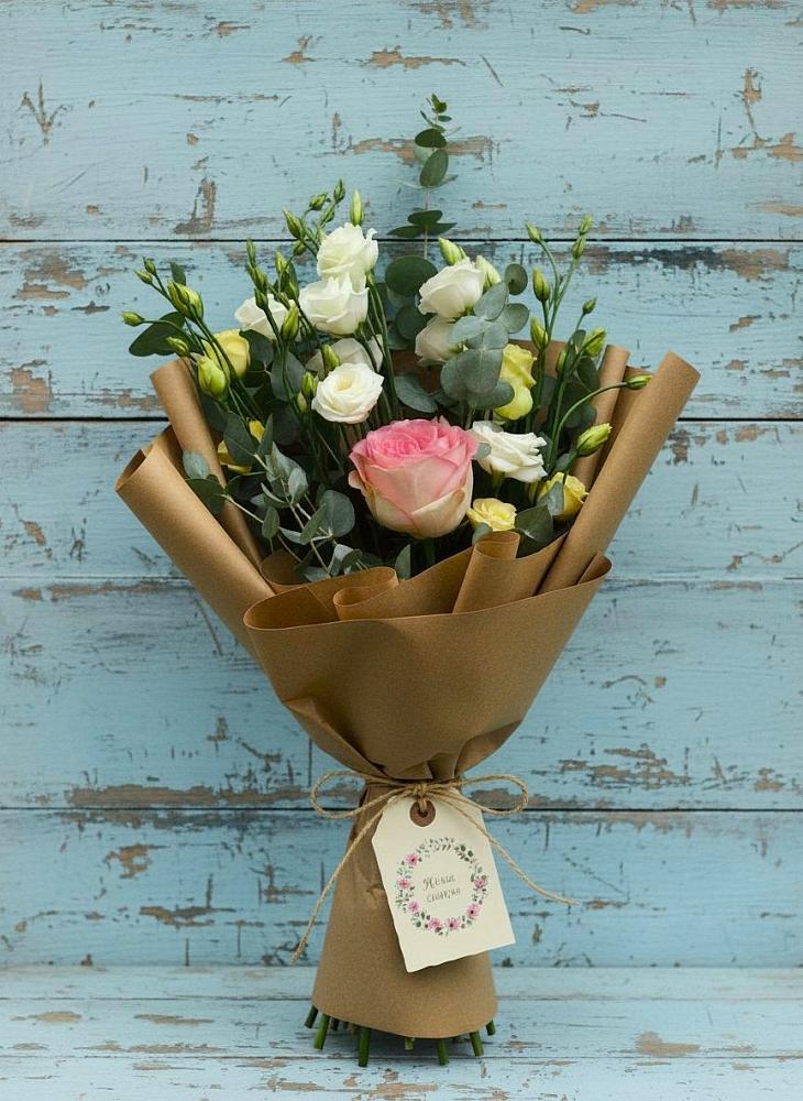 Букет цветов из: Розы и Лизиантусы в Николо-Урюпино