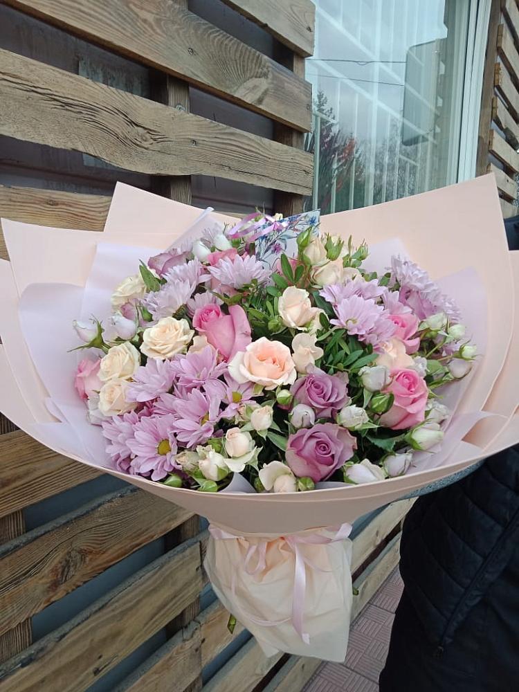 Букет цветов из: Розы и Хризантемы в Николо-Урюпино