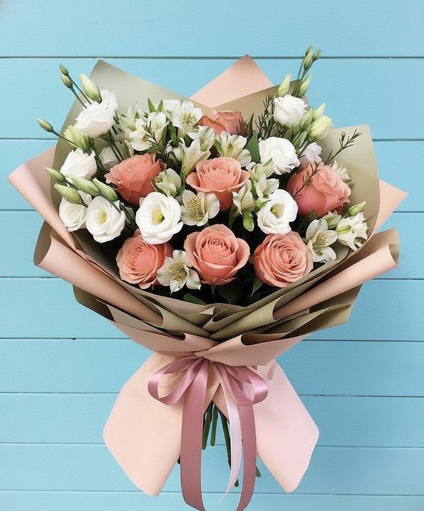 Букет цветов из: Розы, Альстромерии и Лизиантусы в Николо-Урюпино