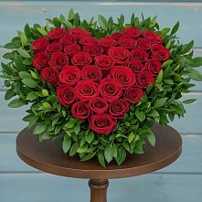 Цветочная композиция из Розы в виде сердца в Николо-Урюпино