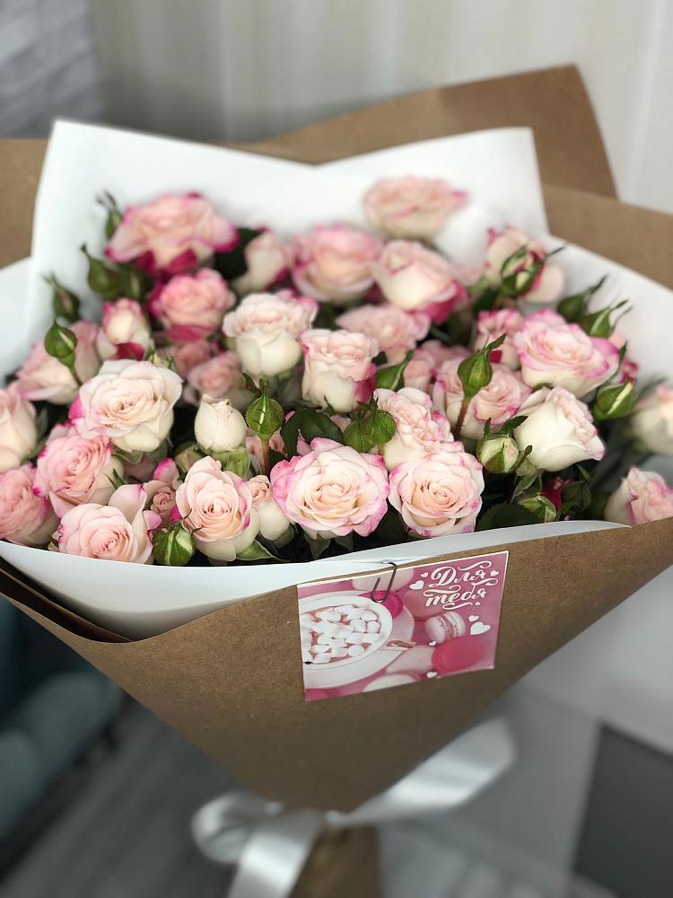 Букет цветов из: Розы в Николо-Урюпино