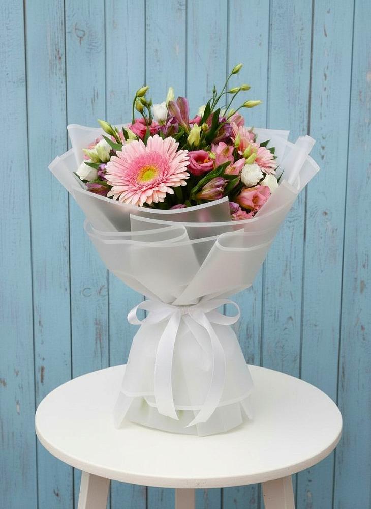 Букет цветов из: Герберы, Альстромерии и Лизиантусы в Николо-Урюпино