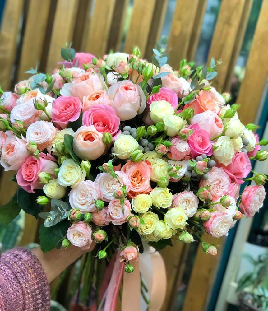 Букет цветов из: Розы в Николо-Урюпино