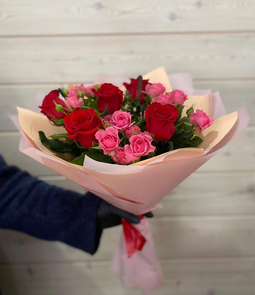 Букет цветов из: Розы в Николо-Урюпино