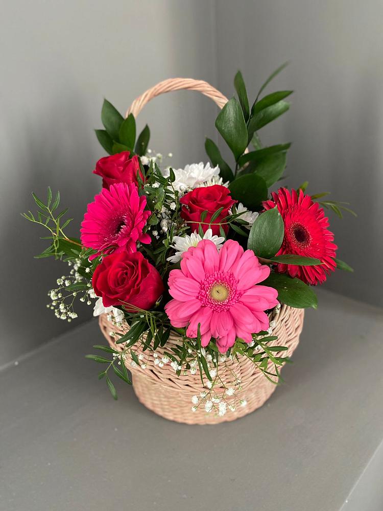 Цветочная композиция из Розы, Хризантемы и Герберы в корзине в Николо-Урюпино