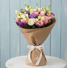 Букет цветов из:  Лизиантусы в Николо-Урюпино