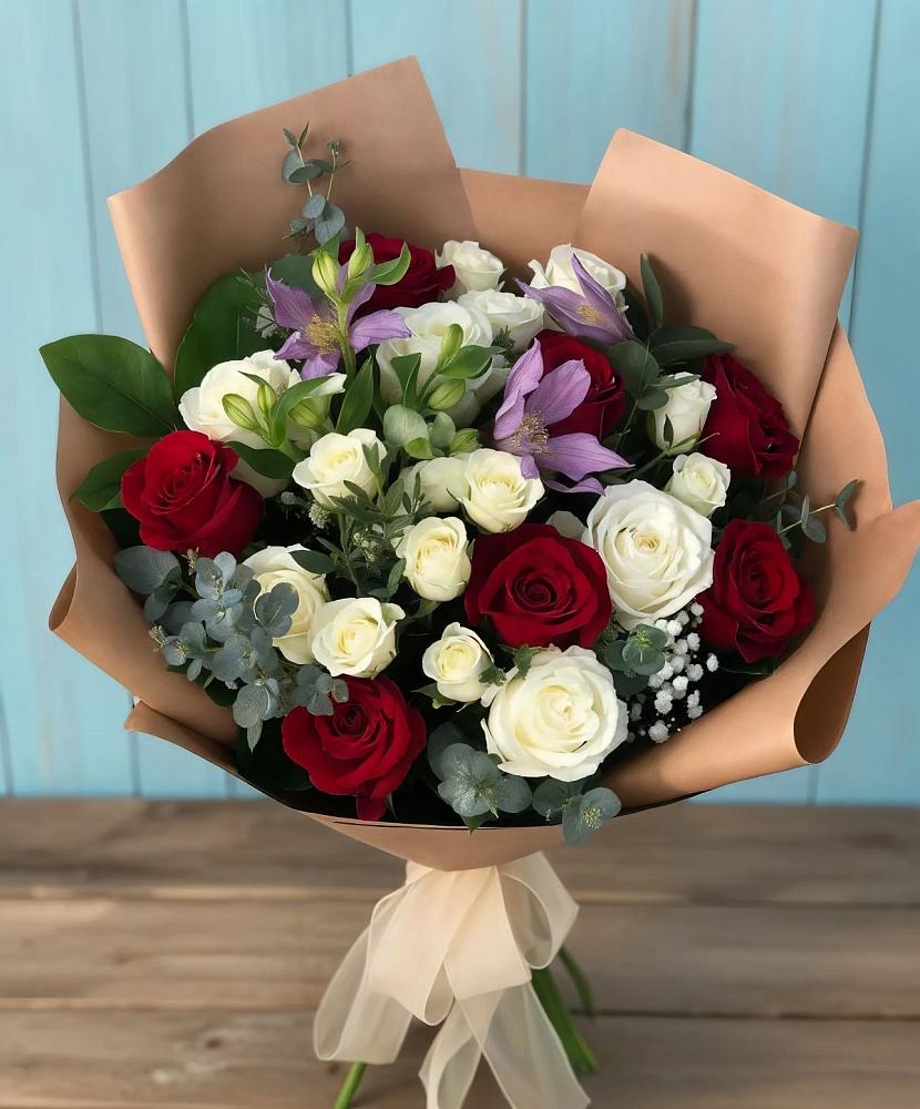 Букет цветов из: Розы и Альстромерии в Николо-Урюпино