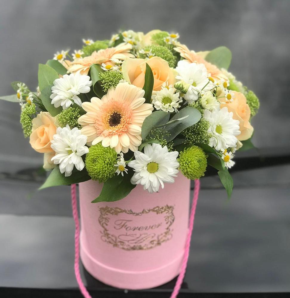 Цветочная композиция из Розы, Герберы и Хризантемы в шляпной коробке в Николо-Урюпино