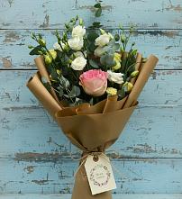 Букет цветов из:  Розы и Лизиантусы в Николо-Урюпино