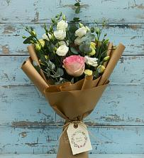 Букет цветов из:  Розы и Лизиантусы в Николо-Урюпино