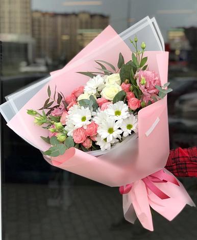Букет цветов из: Розы, Лизиантусы и Хризантемы в Николо-Урюпино