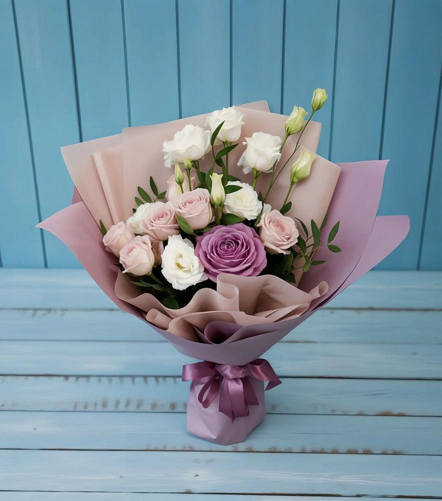 Букет цветов из: Розы и Лизиантусы в Николо-Урюпино